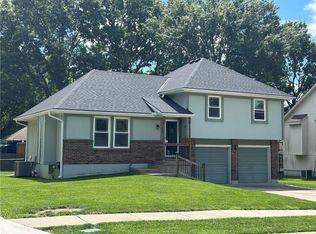 605 SE Westwind Dr, Lees Summit, MO 64063