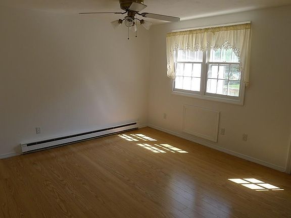 5th image of 16 Meeting House Ln