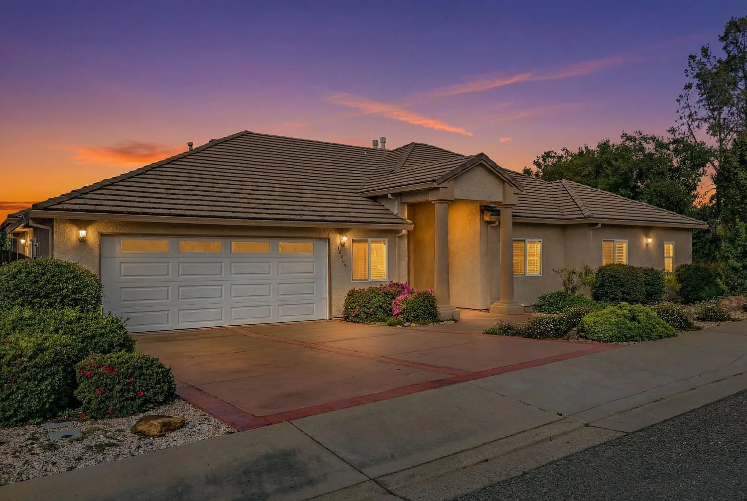 10569 Ridgecrest Dr photo 1