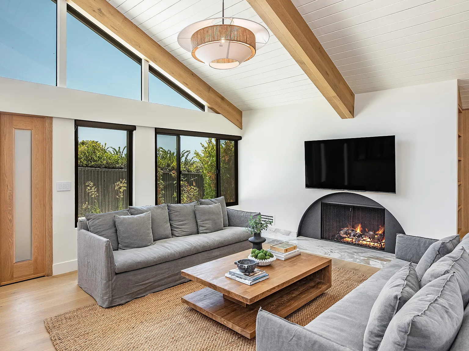 3525 Coast View Dr — Photo 3