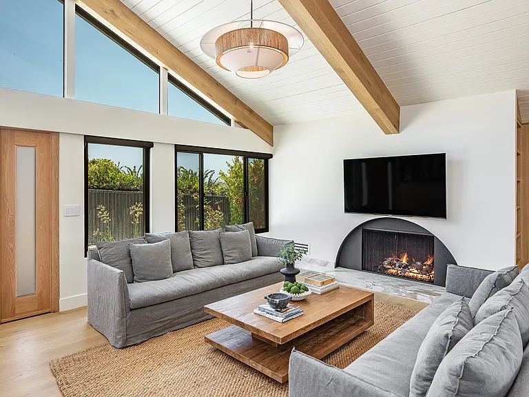 3525 Coast View Dr — Photo 3