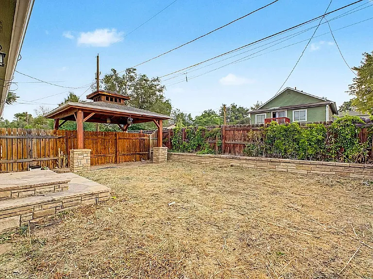 2073 W Hillside Ave — Photo 23
