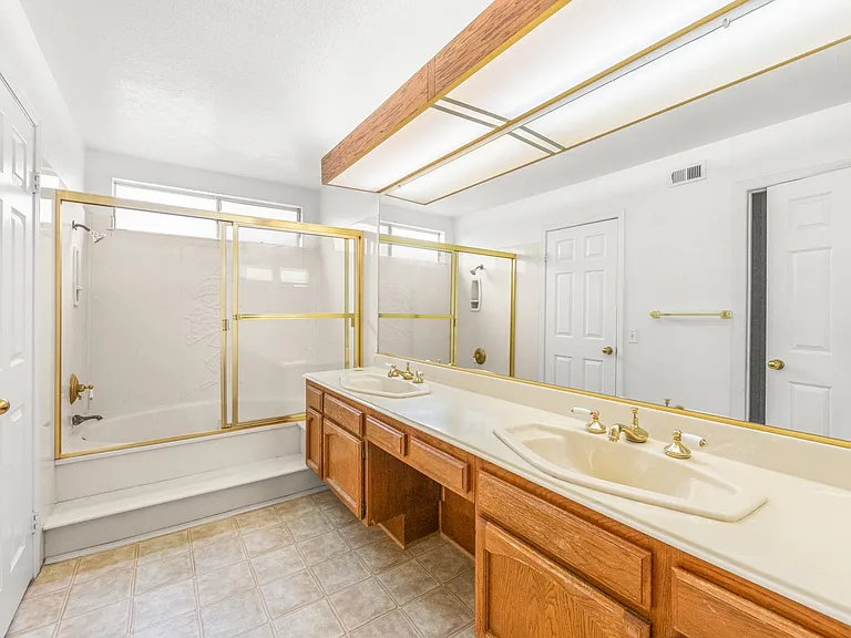 848 Devore Ave — Photo 32