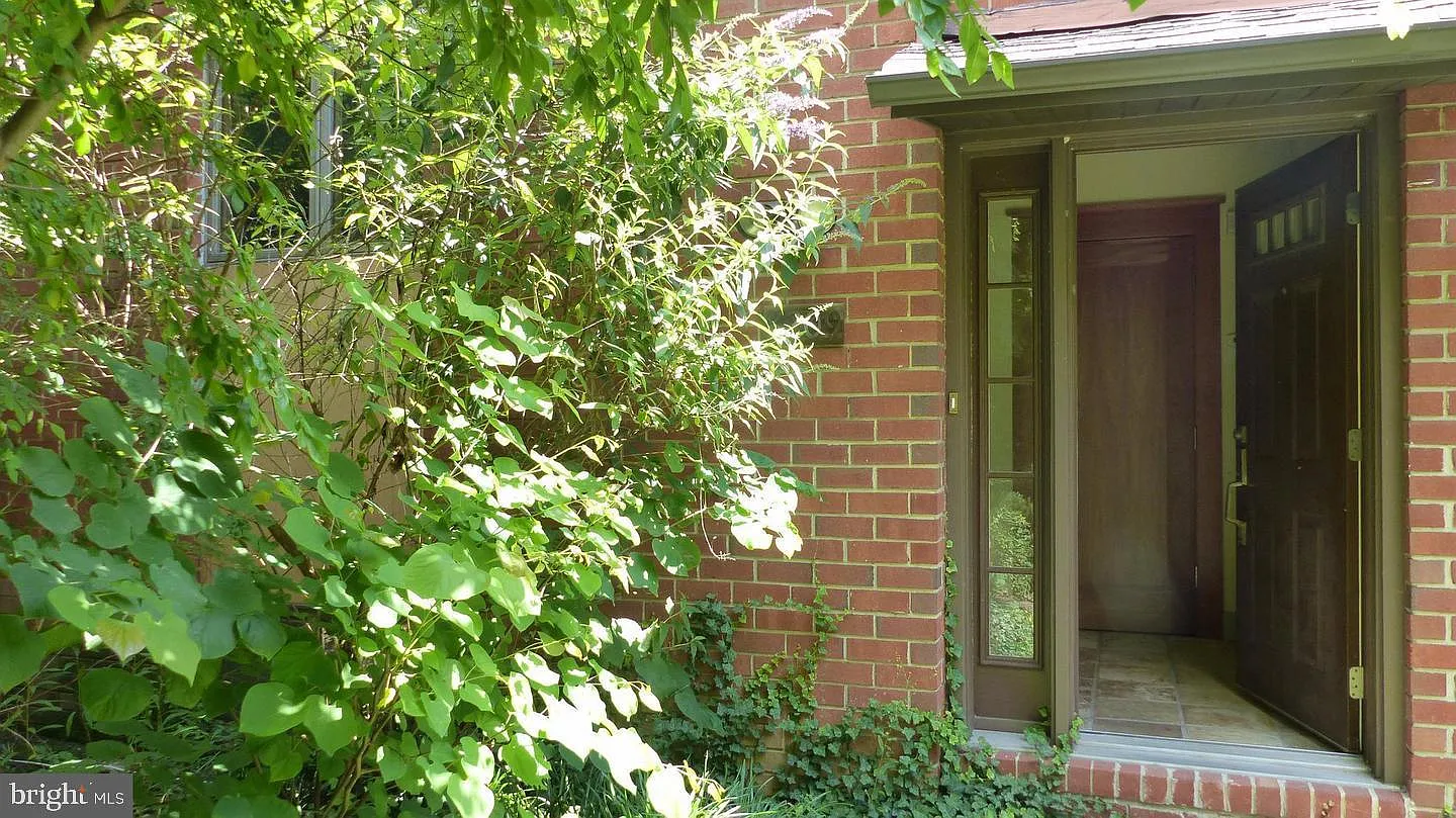 4 bed, 3.5 bath, 2860 sqft, $4,800 — Photo 1