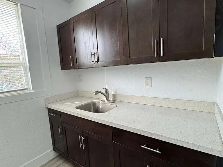 676 SW 2nd St #1 — Photo 4