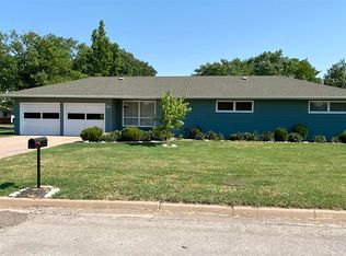 915 W Lyon St, Lyons, KS 67554