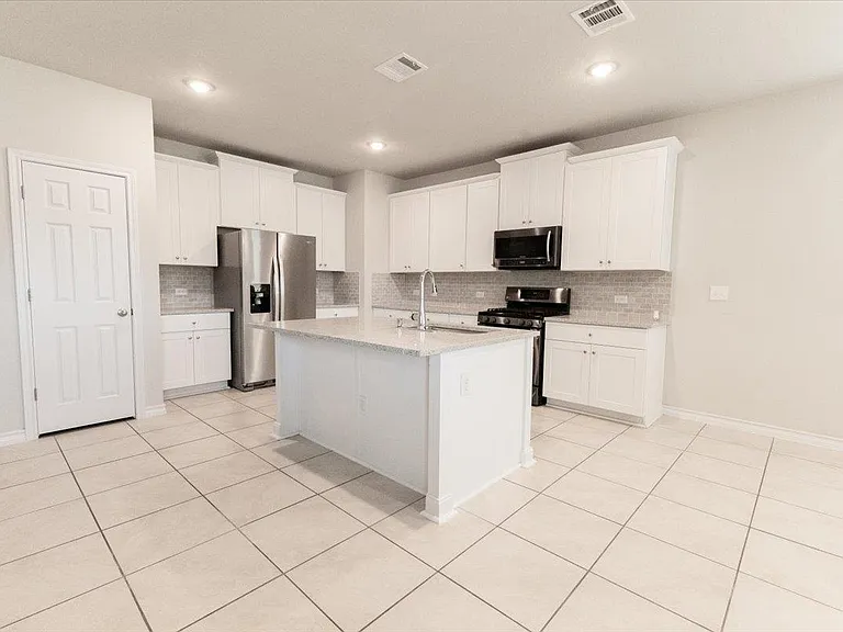 7403 Albany Dr — Photo 8