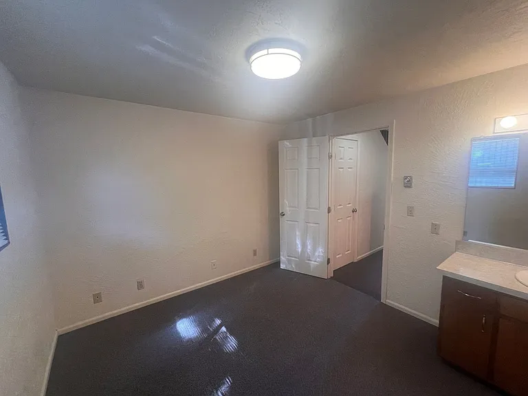 Hayward — Photo 31