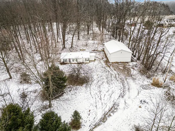 409 Able Rd, Buchanan, MI 49107