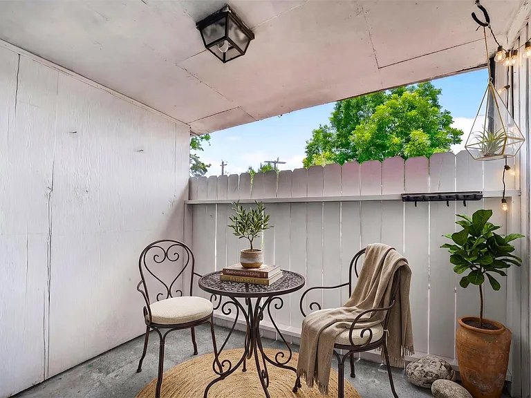 1220 Shadowdale Dr #6 — Photo 14