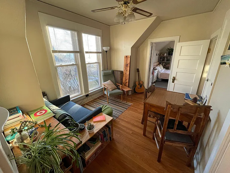 407 S 9th St #3 — Photo 4