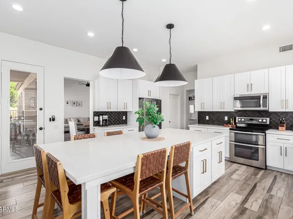 7236 W AURORA Drive, Glendale, AZ 85308