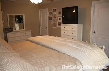 Master Bedroom
						:
						Master Bedoom has large walk in closet and private bathroom