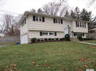 29 Panorama Dr, Huntington, NY 11743