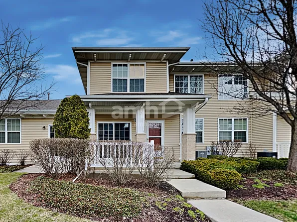 1264 Walnut Glen Dr, Crystal Lake, IL 60014