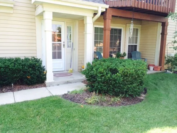 1051 Woodhill Ct, Elgin, IL 60120