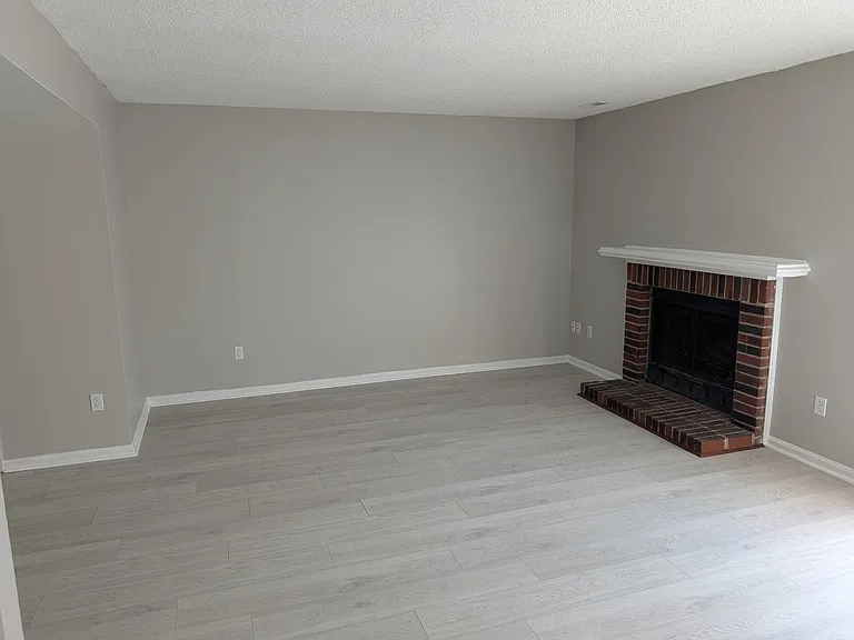 1939 Darnell Dr — Photo 7