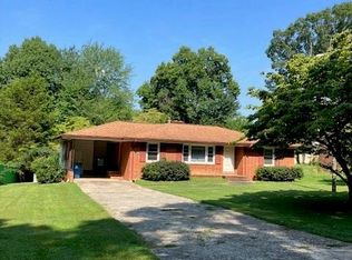 3805 Pineneedle Dr, Greensboro, NC 27405