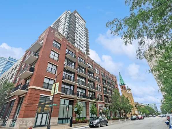 210 S Des Plaines St #701, Chicago, IL 60607