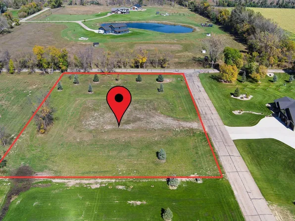 4204 Sandy River Pl, Bismarck, ND 58503