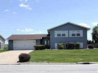 1639 Meadow Lark Dr, Galesburg, IL 61401