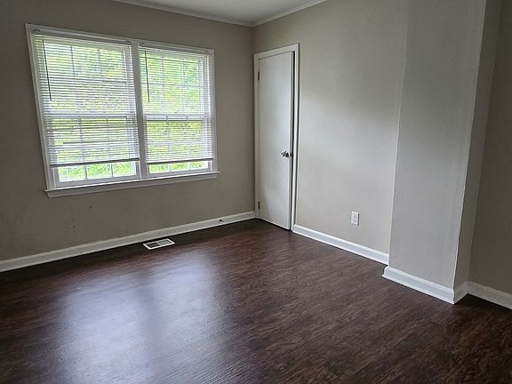 3rd image of 491 Woodrow Ave