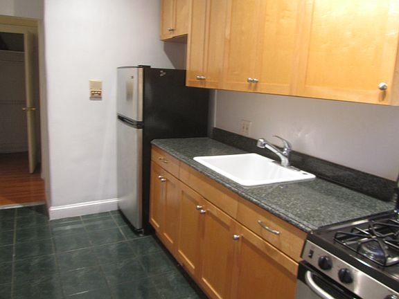 5th image of 175 W 81st St APT 2C