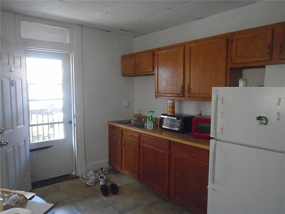4th image of 413 8th St