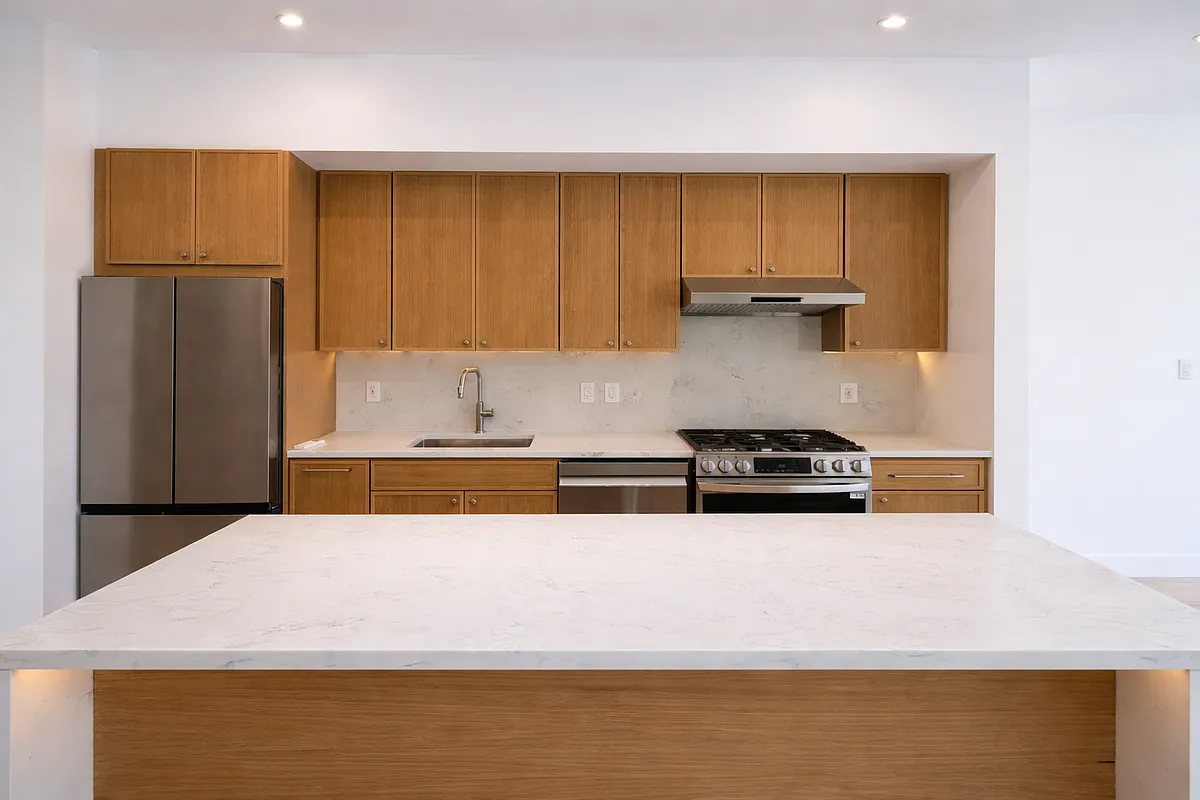 Building Photo - 1864 Linden St #1R