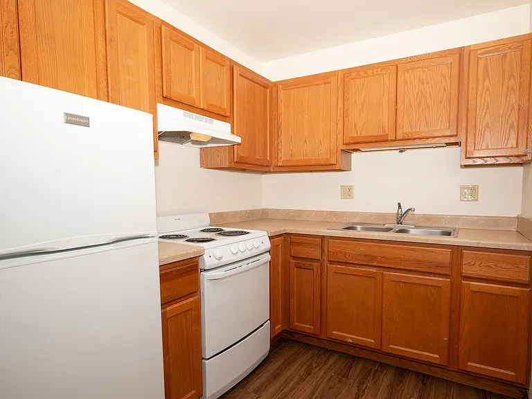 Freedom Ring Apartments — Photo 39