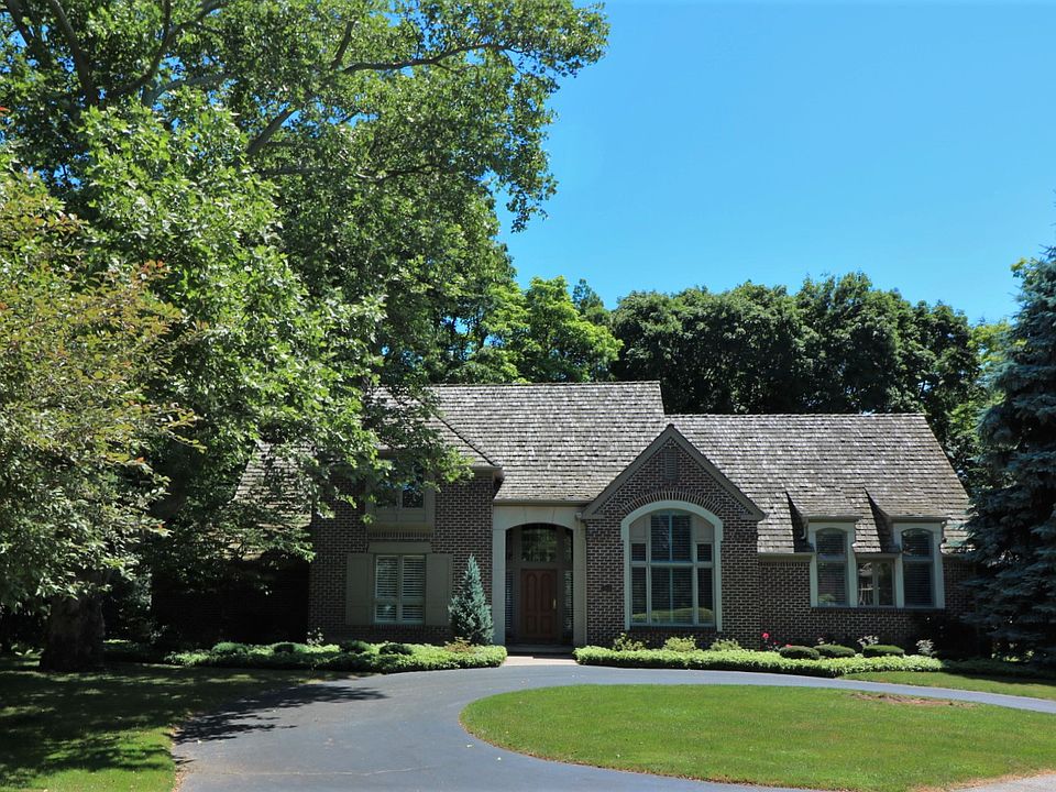 1st image of 29728 Waterbury Cir