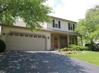 608 Thackeray Ln, Fox River Grove, IL 60021