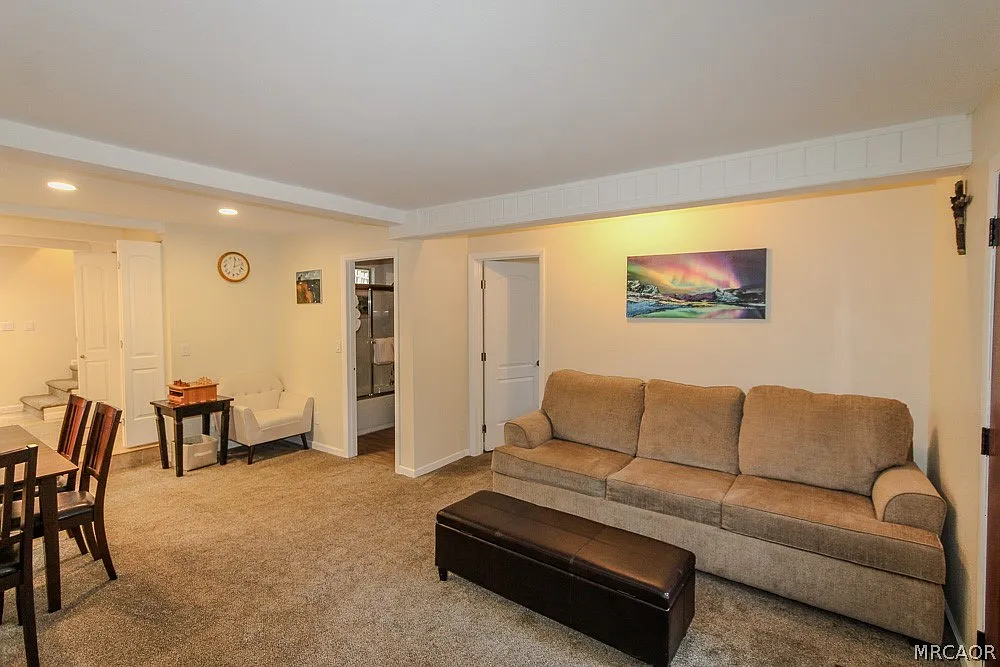 3 bed, 2.5 bath, 1456 sqft, $2,400 — Photo 3