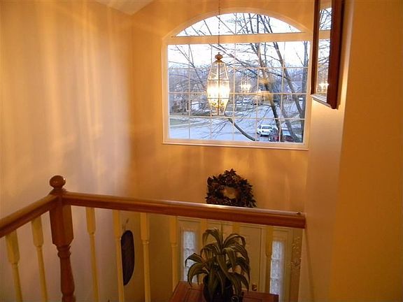 4th image of 615 Golf View Ct