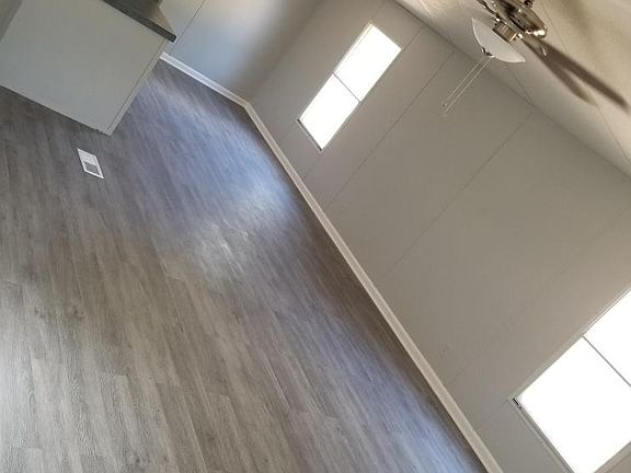 5th image of 560 Mountain Dr