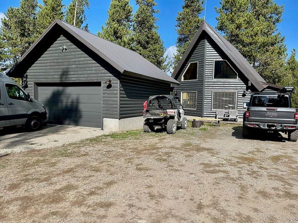 3505 Deer Ln