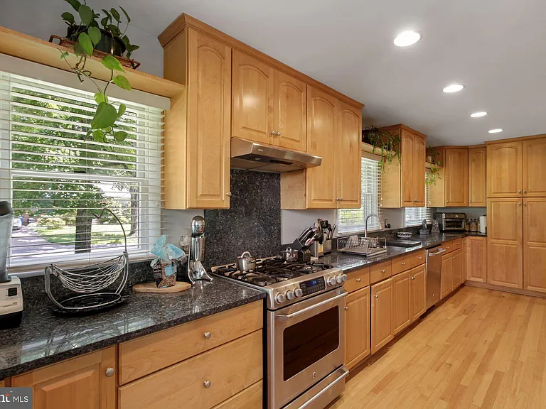 9504 Wadsworth Dr — Photo 13