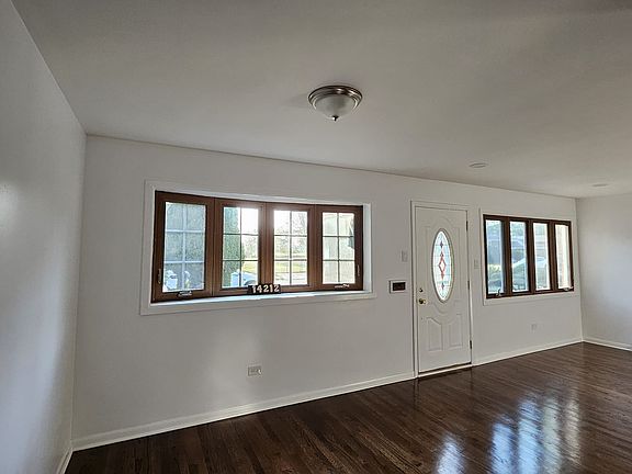 3rd image of 14212 S Manistee Ave #1