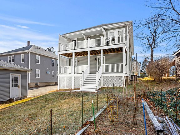 5th image of 132 Lakeview Ave