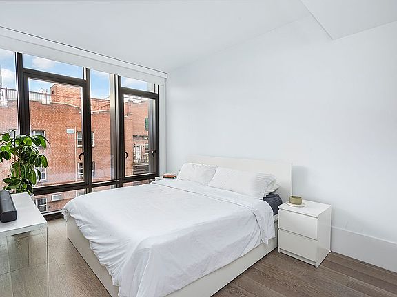 5th image of 429 Kent Ave #603