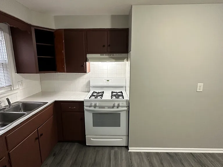 641 Newhall St #1R — Photo 4