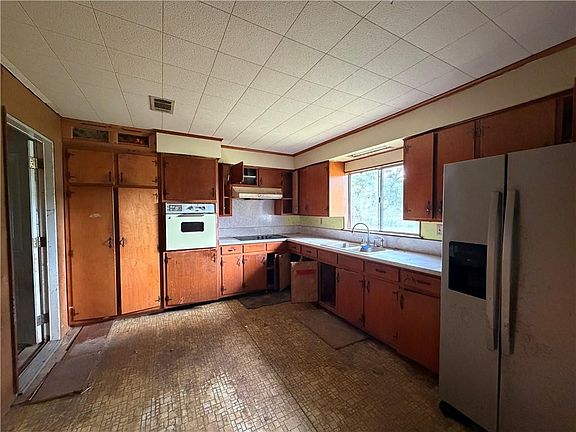 4th image of 15069 Shelly Rd