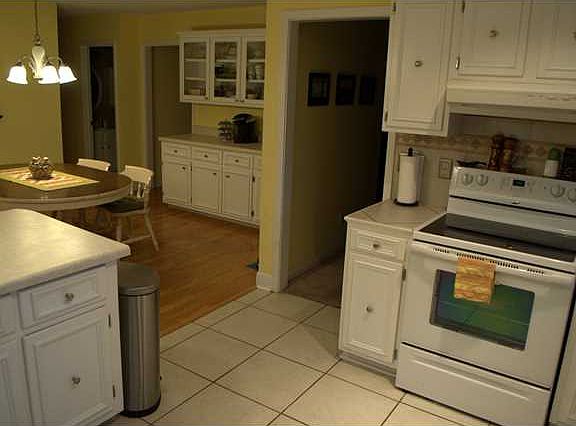 4th image of 4645 Peacock Dr