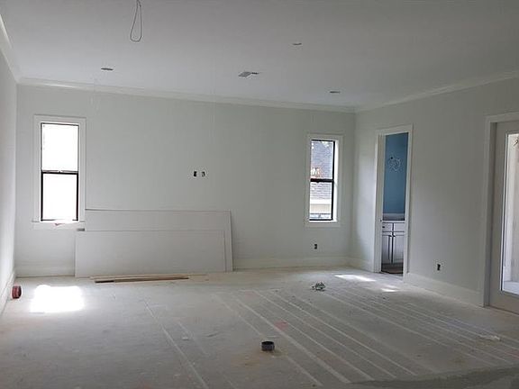 4th image of 518 W Davis Blvd