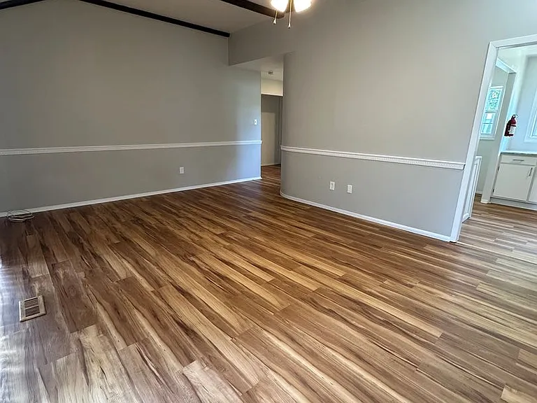 26 Newport Ln — Photo 3