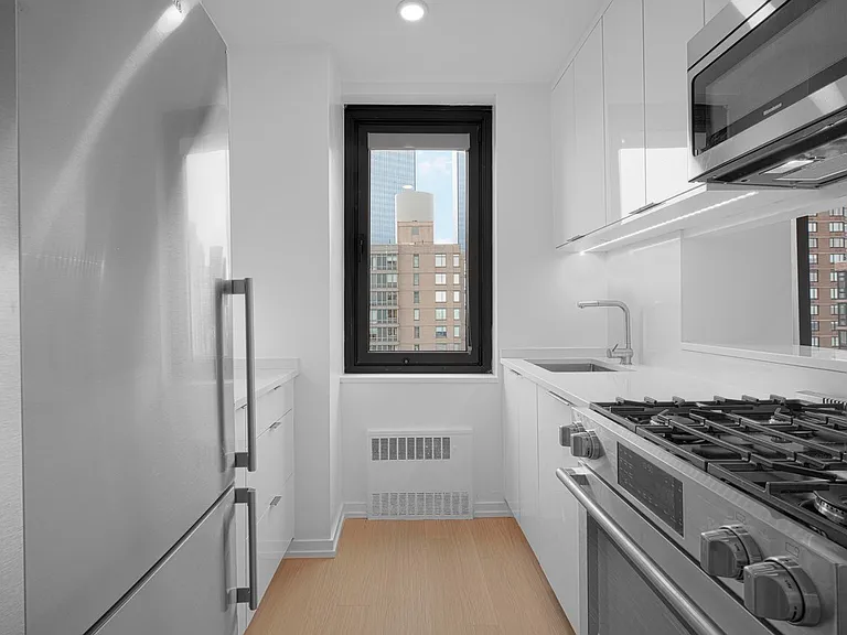 124 W 60th St #16D — Photo 6