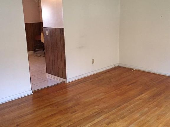 5th image of 730 Old South Pearl St