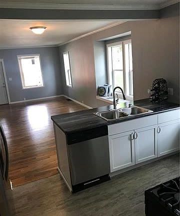 5th image of 1421 W College St