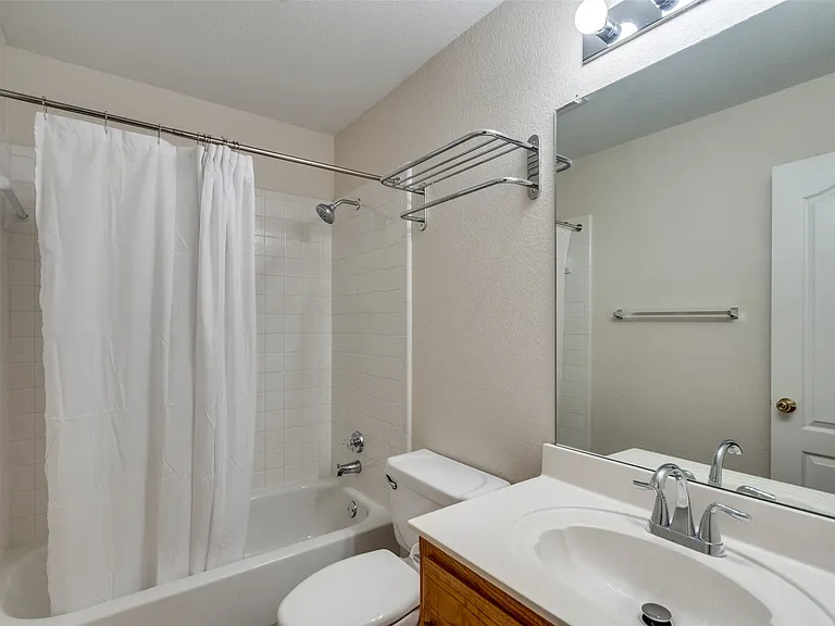 Secondary bath with tub shower combo