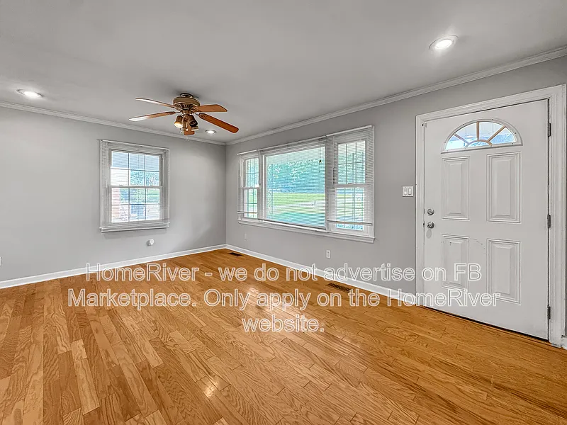 3 bed, 2.0 bath, 1288 sqft, $1,765 — Photo 3